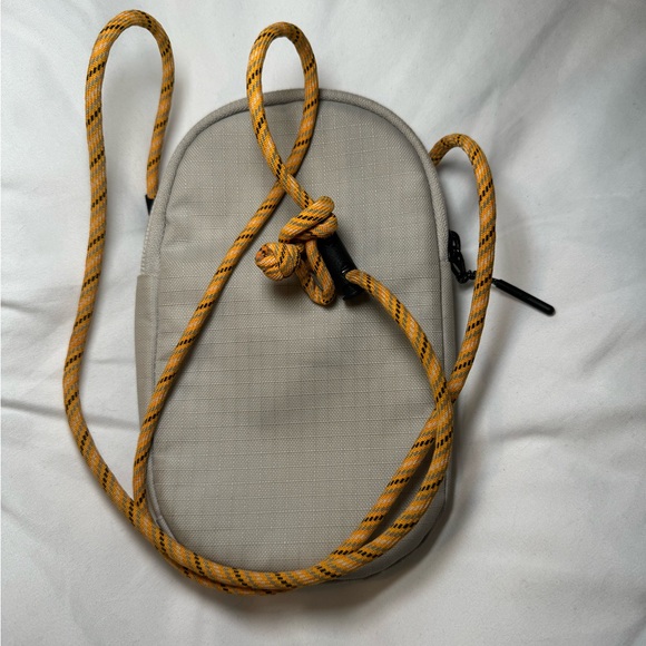 Lululemon crossbody bag - Picture 2 of 3